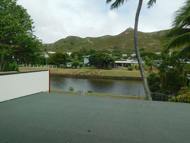 Building Photo - Kailua home on Kawainui canal, paddlers paradise, pet friendly
