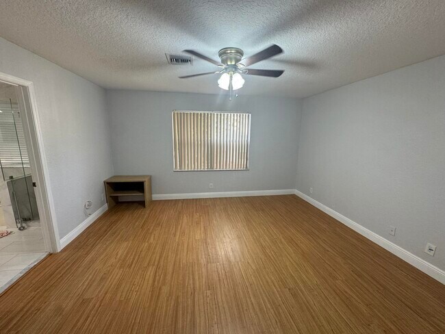 Building Photo - 10223 Serene Meadow Dr N