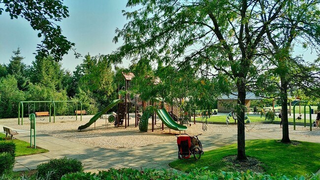 Building Photo - **$1000 OFF FIRST FULL MONTHS RENT**  Gorg...