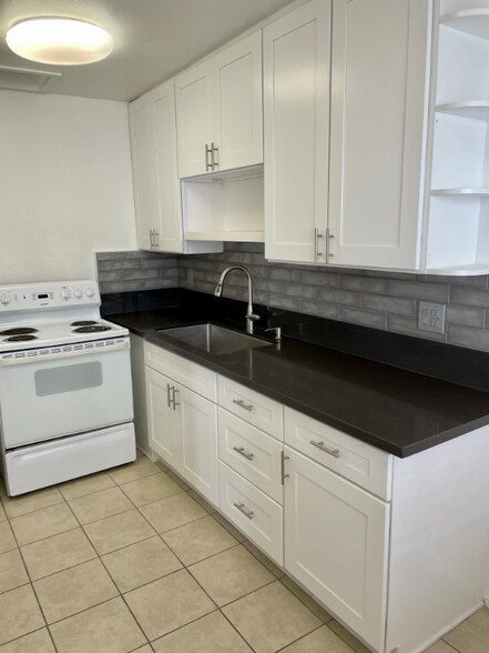 Building Photo - 446 S Oakhurst Dr