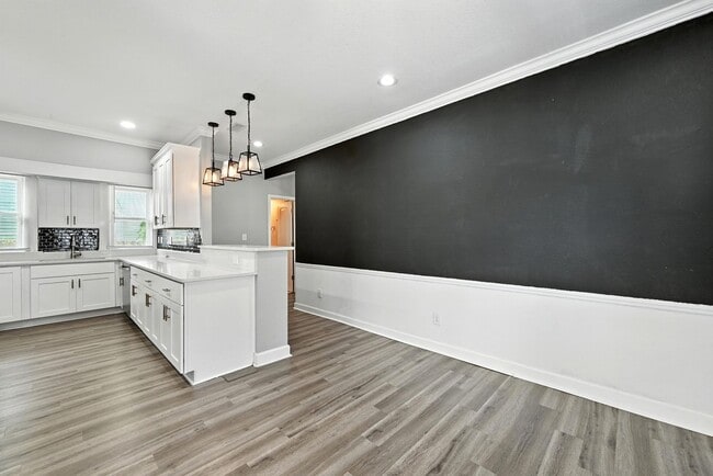 Building Photo - 931 Kenton Ave