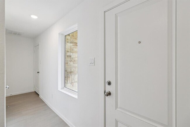 Building Photo - 28727 Texas Plns Dr