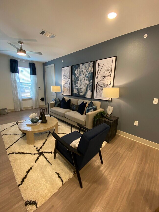 Building Photo - 10221 Whistle Stop Ln