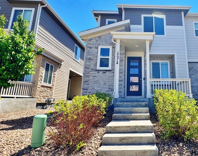 Primary Photo - Fantastic Parkway Point 3 Bed 3 Bath 2 Car...