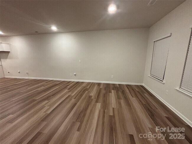 Building Photo - 414 Sagecroft Ln