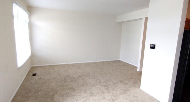 Building Photo - 925 Mesa Dr