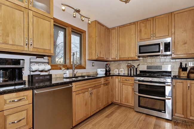 Building Photo - 2117 Witchwood Ln