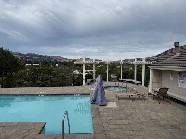 Building Photo - Beautiful 1 Bed/1.25 Bath Spacious Condo in Perfect San Ramon Location