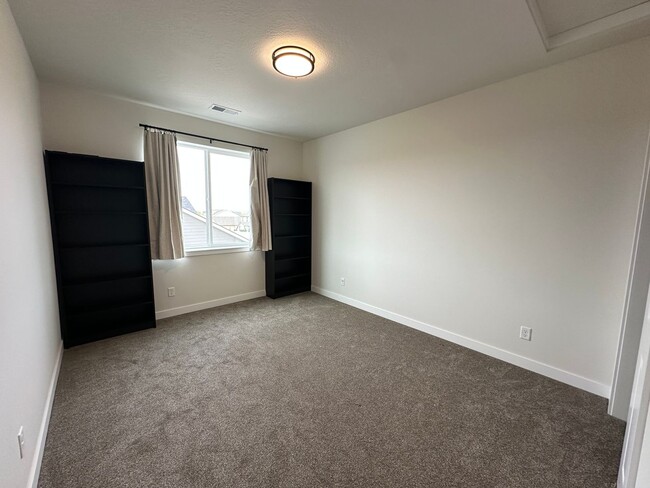 Building Photo - Cda Home Located In The Trails