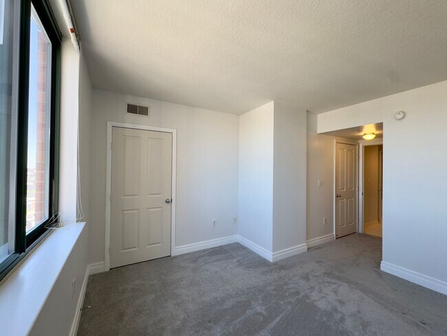 Building Photo - Charming 1 Bedroom/1 Bathroom Apartment Unit with In-Unit Laundry in Downtown Baltimore, MD!