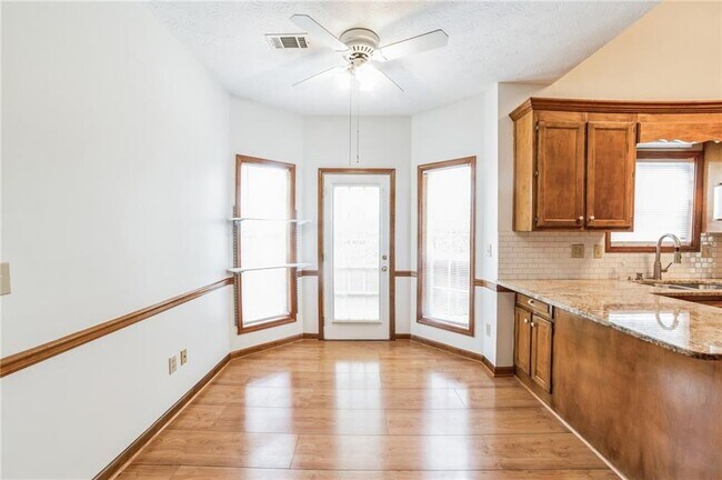 Building Photo - 487 Ravinia Way