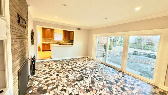 Building Photo - 5209 Walnut Grove Rd