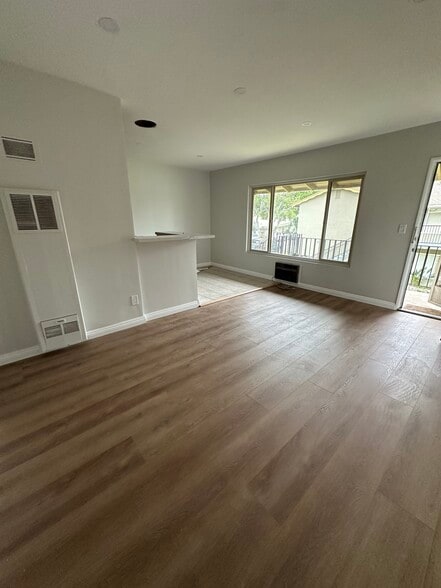 Building Photo - 1001 S Tamarack Dr