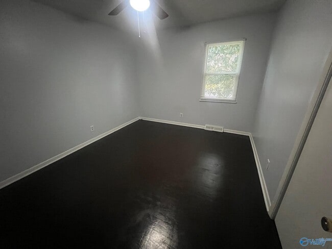 Building Photo - 409 Cumberland Dr SE