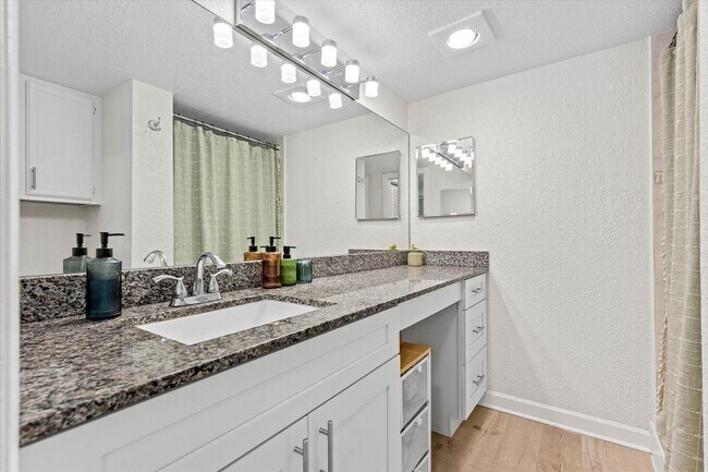 Building Photo - 21 Royal Palm Way