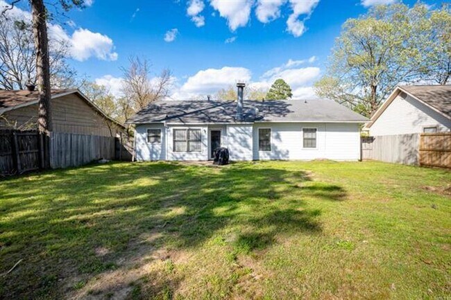 Building Photo - 41 Oak Forest Loop