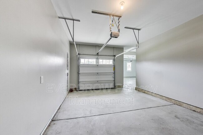 Building Photo - 16695 Carlton Rd