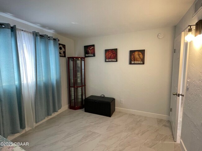 Building Photo - 411 N Halifax Ave