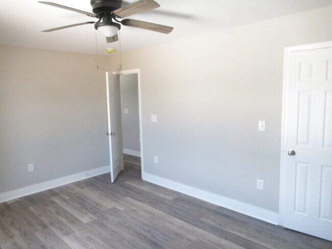 Building Photo - New Duplex in Northbrook School District for Rent!