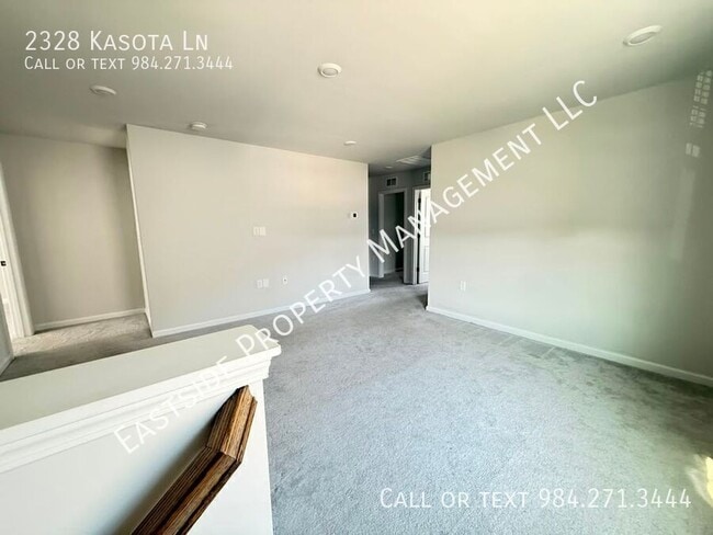 Building Photo - 2328 Kasota Ln