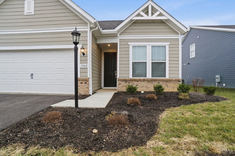 Building Photo - 1242 Fairstone Dr