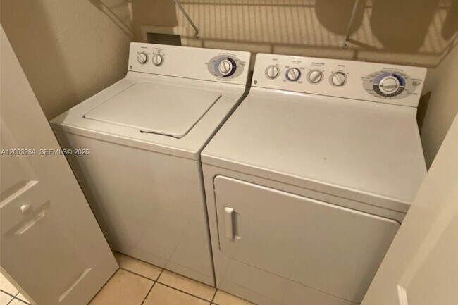 Building Photo - 6001 SW 70th St