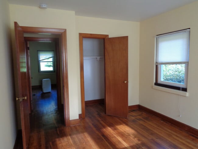 Building Photo - 180 Owl Creek Rd