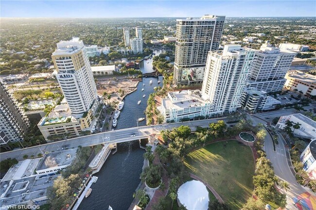 Building Photo - 333 Las Olas Way