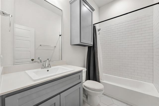 Building Photo - 2124 Village Walk Ln