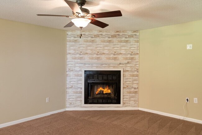 Building Photo - 4410 Goshen Lake Dr S