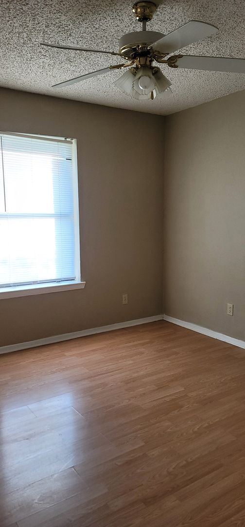 Building Photo - 3 Bedroom and 2 Bath Duplex with Carport a...
