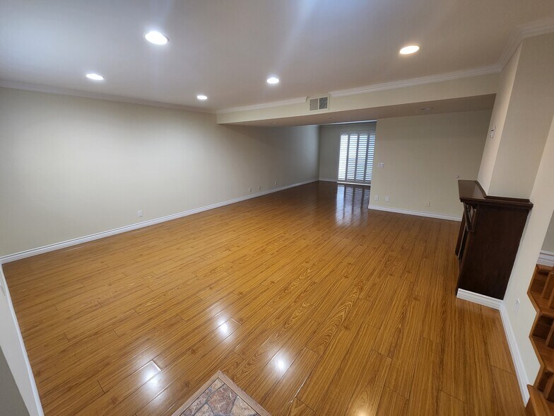 Building Photo - 212 N Jackson St