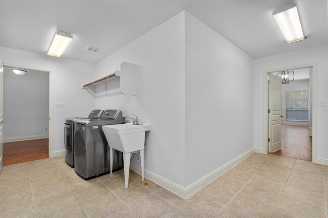 Building Photo - 151 Courtland Cir