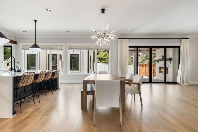 Building Photo - BEAUTIFUL CUSTOM BUILT HOME. 12 SOUTH ACRO...