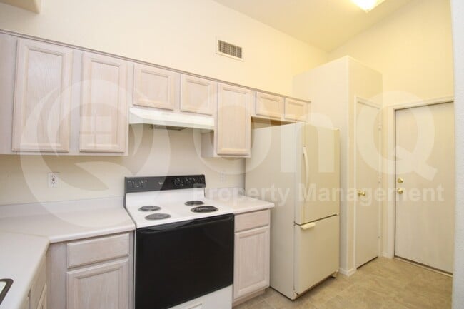 Building Photo - 2316 E Kelton Ln