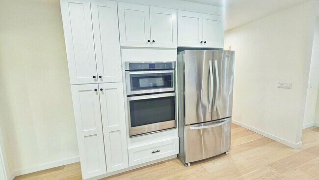 Building Photo - Beautiful 4 Bed 2.5 Bath  3190 sq ft Home in Lakemont, Bellevue