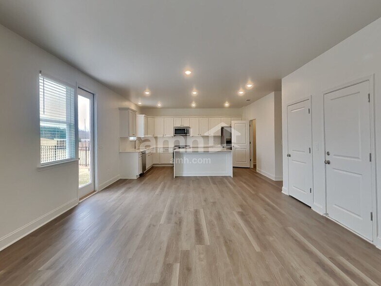 Building Photo - 610 Grohmann Path
