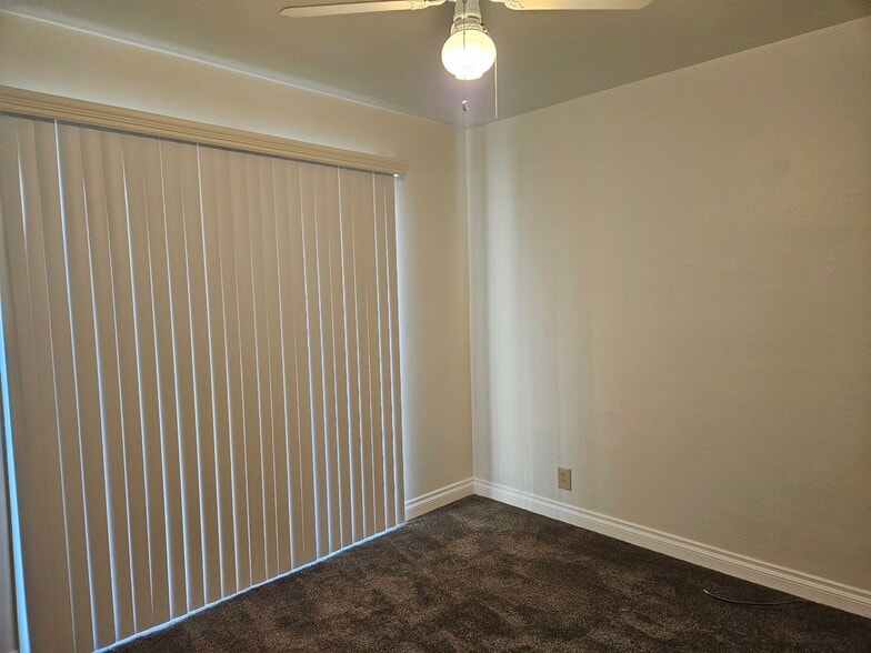 Building Photo - 9966 Glencrest Cir