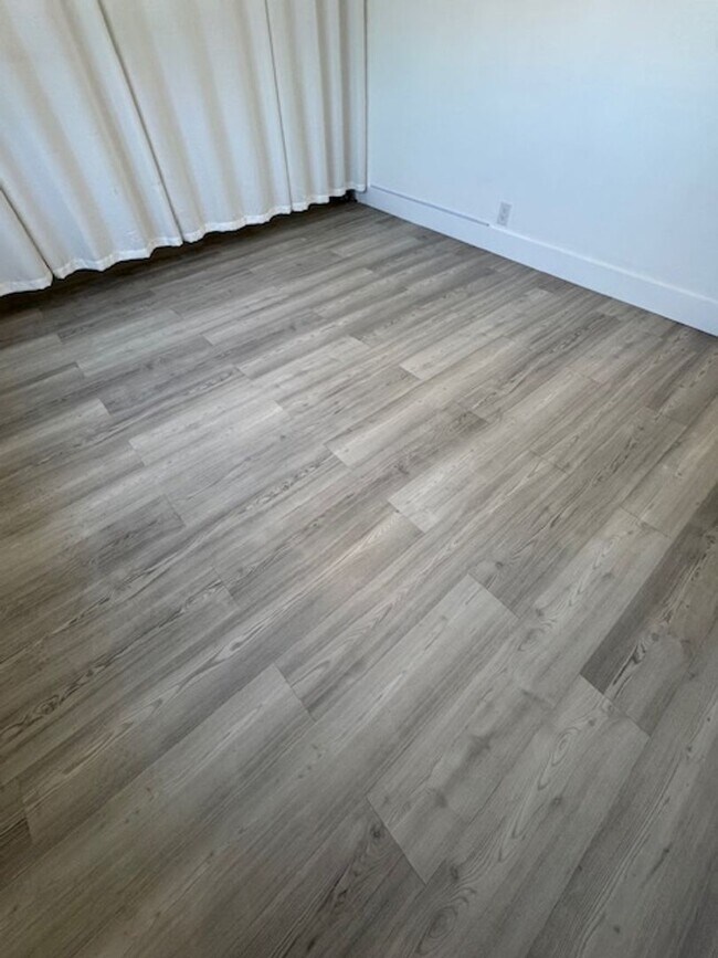 Building Photo - Modern Alamitos Beach 2 bedroom Condo plus...