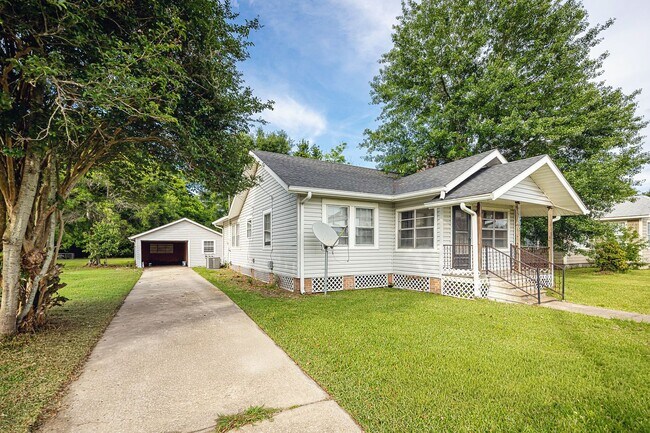 Building Photo - Cute 2 Bed 1 Bath in Pascagoula
