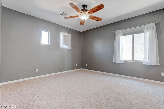 Building Photo - 2589 Chateau Clermont St