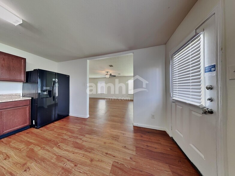 Building Photo - 22323 Queenbury Hills Dr