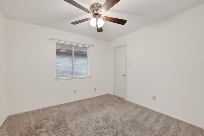 Building Photo - 21623 Crescent Heights St