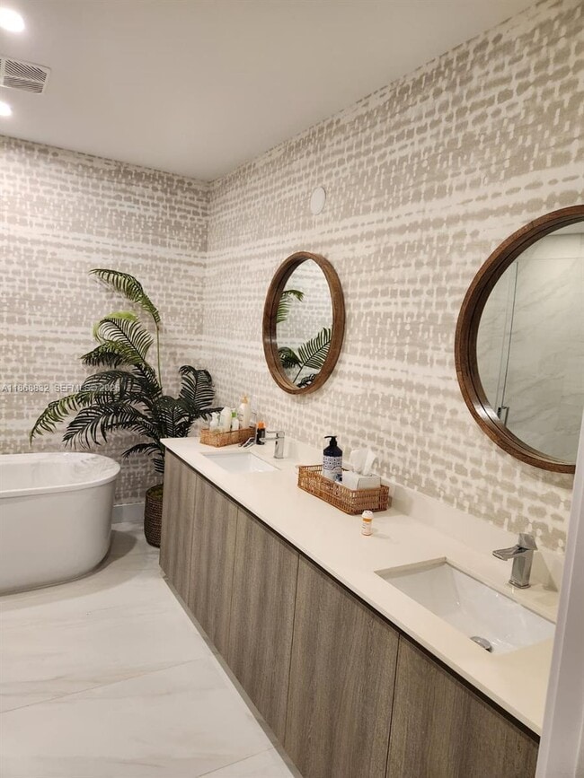 Building Photo - 17550 Collins Ave