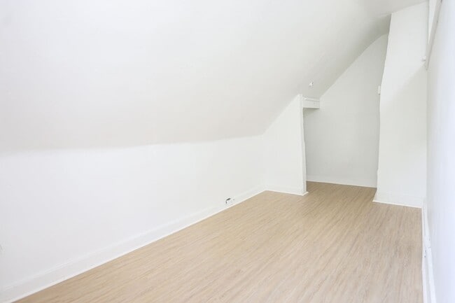 Building Photo - 853 E 155th St