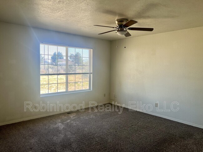 Building Photo - 132 Flora Pl