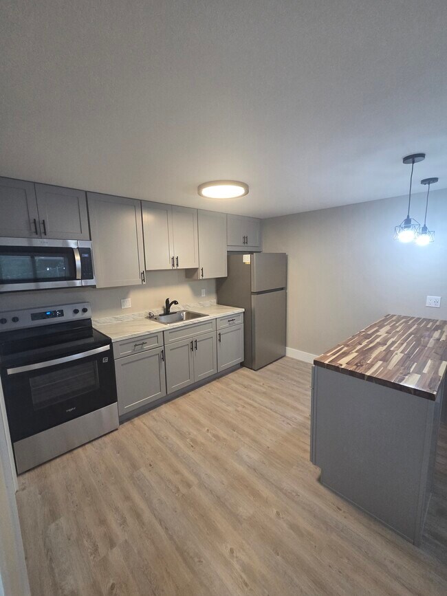 Building Photo - Holly Park Square Apartments