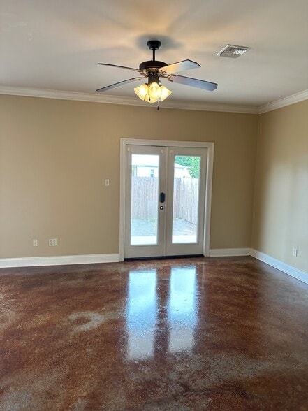 Building Photo - 111 Village Square Dr