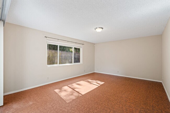 Building Photo - Single-Family Home Located in Peaceful Nei...
