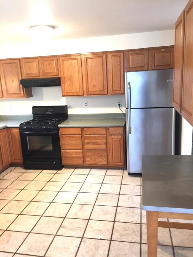 Building Photo - 4 bedroom in Seattle WA 98125